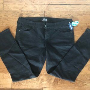 NWT. Old Navy Diva Skinny Jean | Black | 14